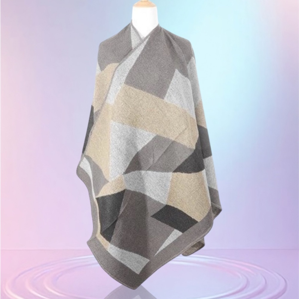 Beautiful Winter Poncho
#N010